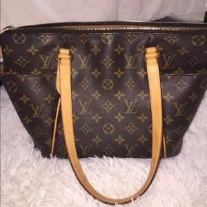 LOUIS VUITTON “Totally Monogram”